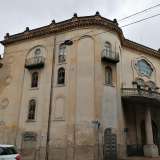 Progettato in stile liberty da un architetto tedesco, l�immobile pare un piccolo castello